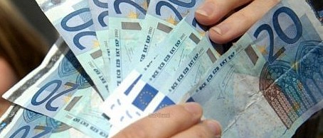 Payer en espèce interdit au-delà de 1.000 euros